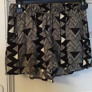 NWT women’s pattern shorts